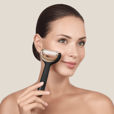 Електронний ролик для обличчя та тіла з мікроголками GESKE MicroNeedle Face & Body Roller 8 в 1 сірий Електронний ролик для обличчя та тіла з мікроголками GESKE MicroNeedle Face & Body Roller 8 в 1 сірий