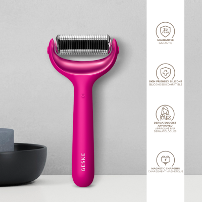 Електронний ролик для обличчя та тіла з мікроголками GESKE MicroNeedle Face & Body Roller 8 в 1 пурпуровий Електронний ролик для обличчя та тіла з мікроголками GESKE MicroNeedle Face & Body Roller 8 в 1 пурпуровий