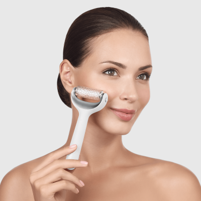 Електронний ролик для обличчя та тіла з мікроголками GESKE MicroNeedle Face & Body Roller 8 в 1 білий Електронний ролик для обличчя та тіла з мікроголками GESKE MicroNeedle Face & Body Roller 8 в 1 білий